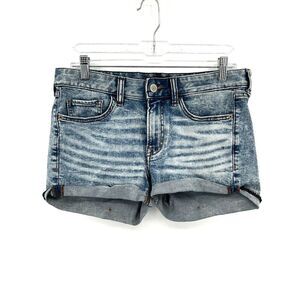 EXPRESS Women's Shortie Low Rise Whiskered Blue Denim Cuffed Shorts Size 6